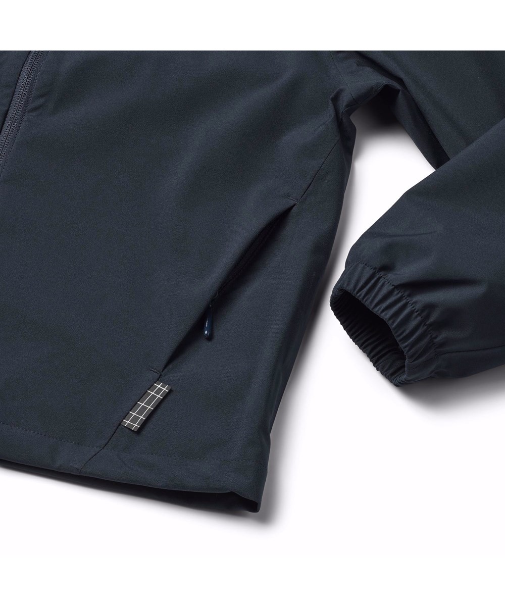 Horizon - Mood Blue - Mørkeblå vind- og vandtæt jakke til børn i genanvendt polyester med hætte.