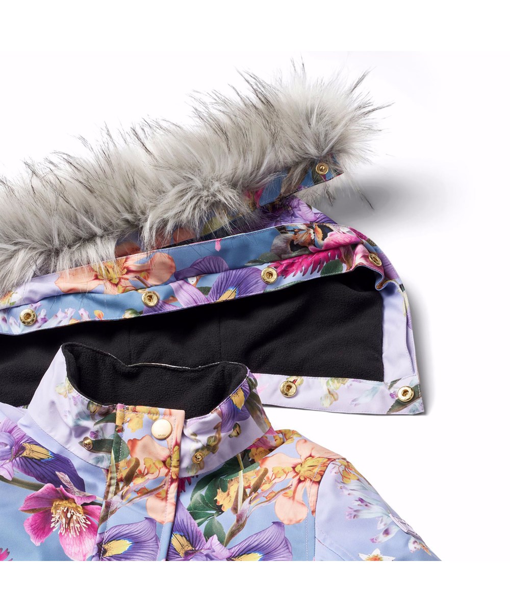 Peace - Gradient Bloom - Vind- og vandtæt vinterjakke til en kold vinter i genanvendt polyester med et print af smukke blomster i friske farver på en blå og lilla baggrund, samt foret med 3M™ Thinsulate™