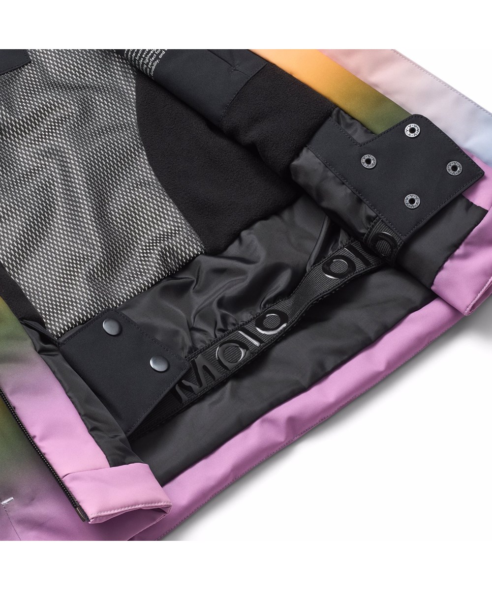 Pearson - Rainbow Sky - Vind- og  vandtæt regnbuefarvet vinterjakke til børn i genanvendt polyester med genanvendt polyester fyld og 3M™ Thinsulate™.