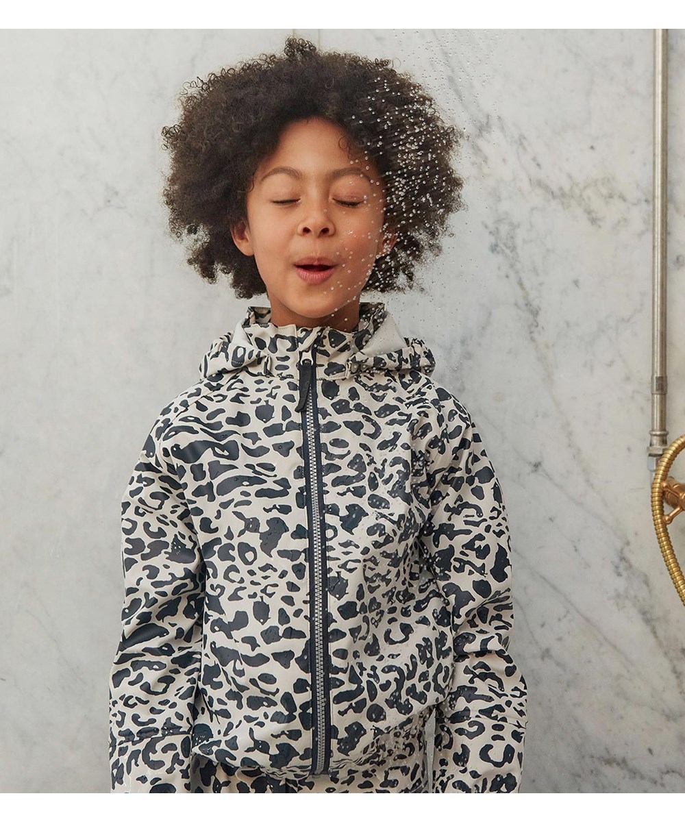 Zet - Leo Blue - Recycled regntøjssæt med leopard print