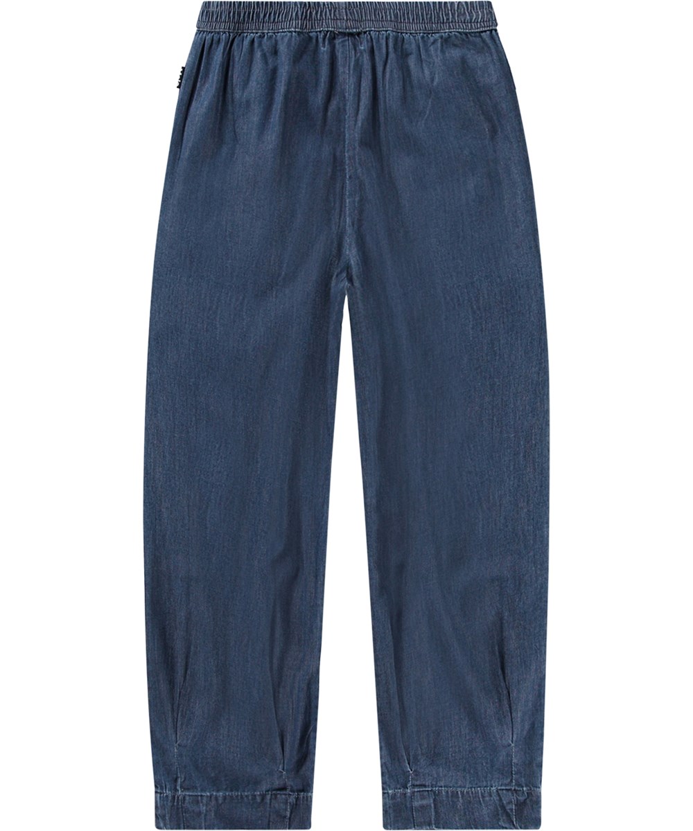 Alexa - Mid Blue Wash - Denimblå bukser i økologisk bomuld med læg og lommer i sidesømmen