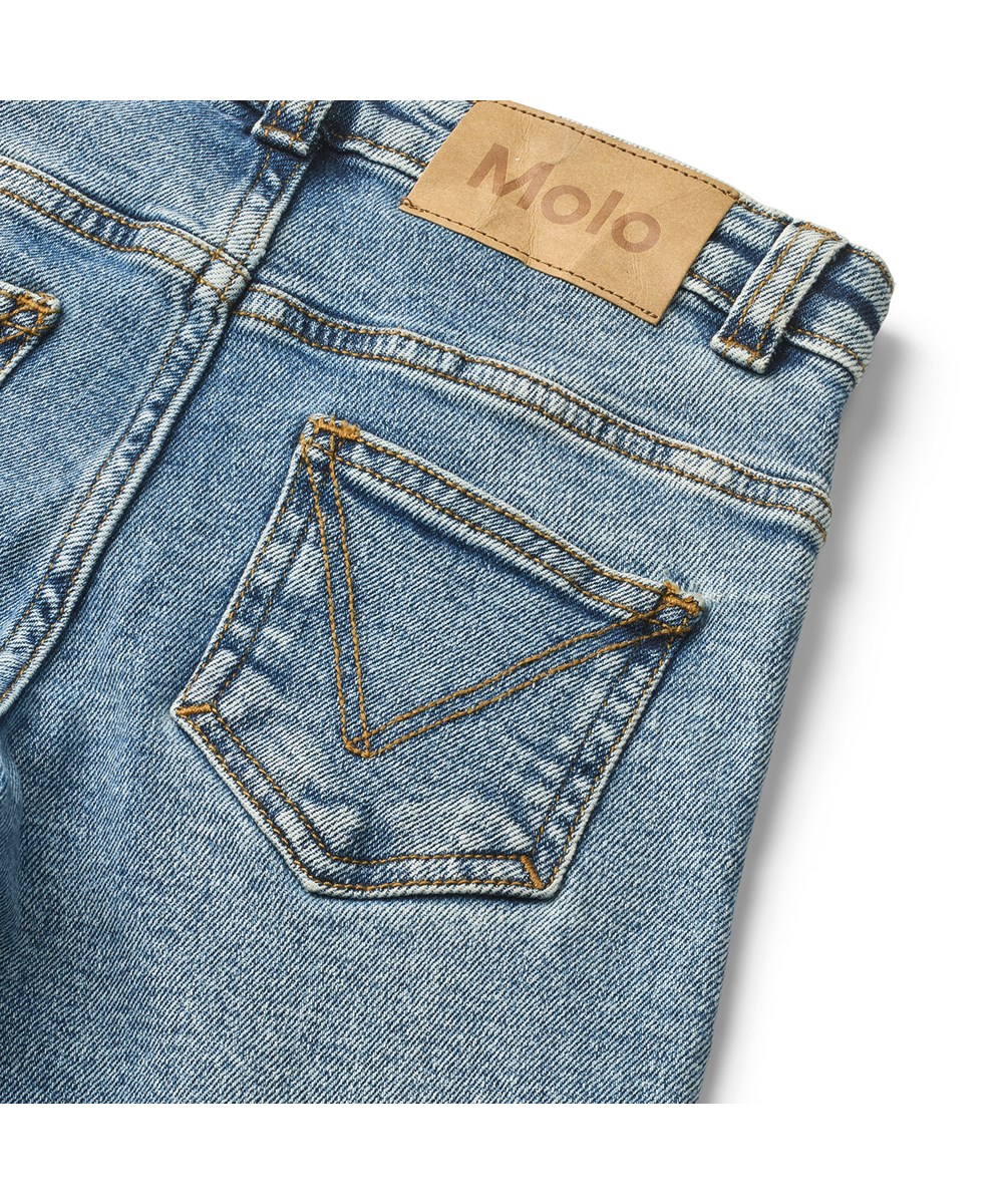 Asta - Worn Denim - Lyseblå jeans i økologisk bomuld med stretch