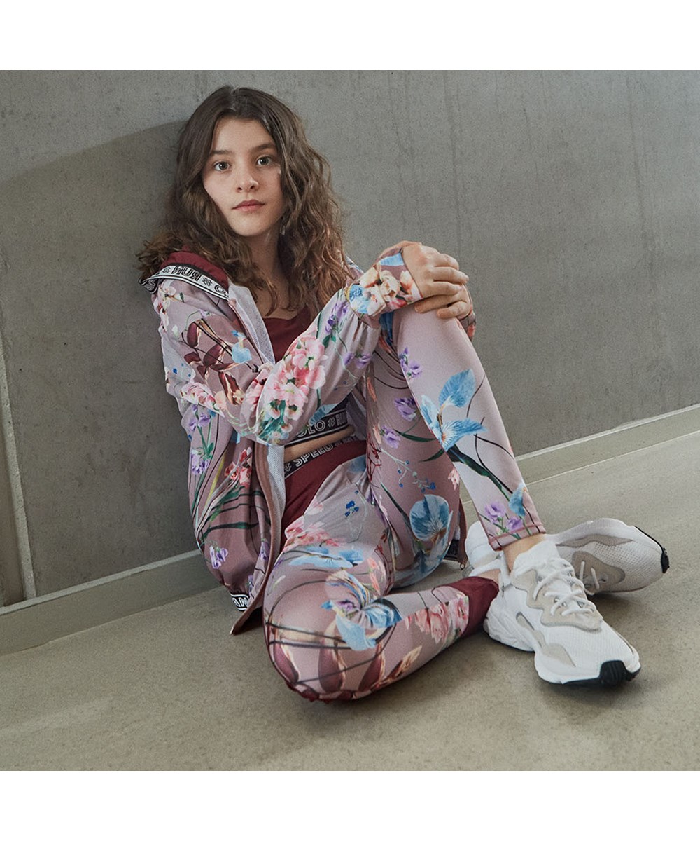 Ophelia - Motion Flowers - Rosa sportsjakke med blomster print