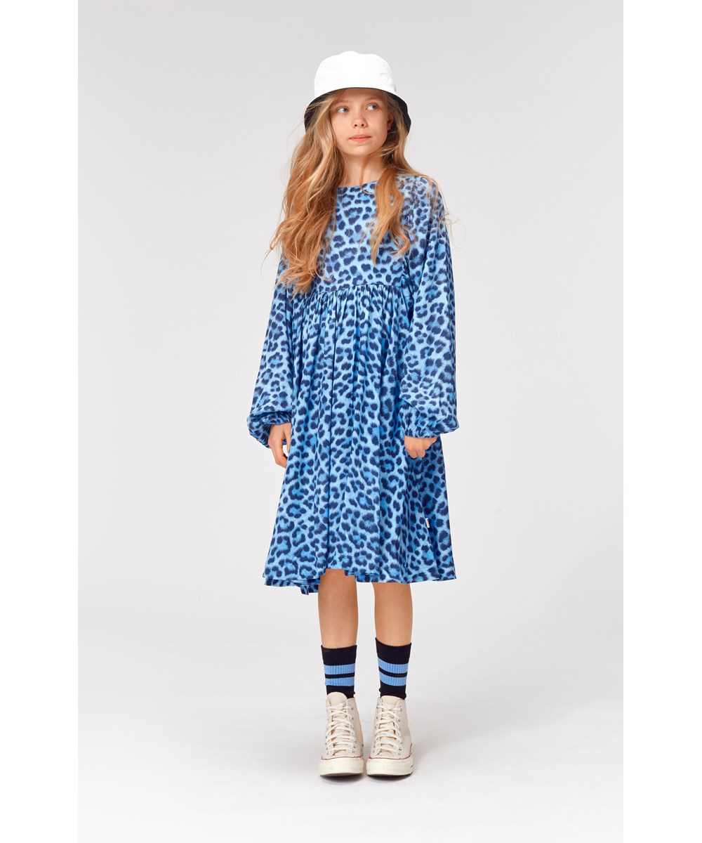 Caly - Blue Jaguar - Blå kjole med leopard print