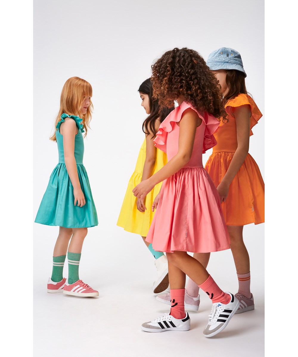 Chloey - Mango Tango - Orange one-shoulder kjole i økologisk bomuld