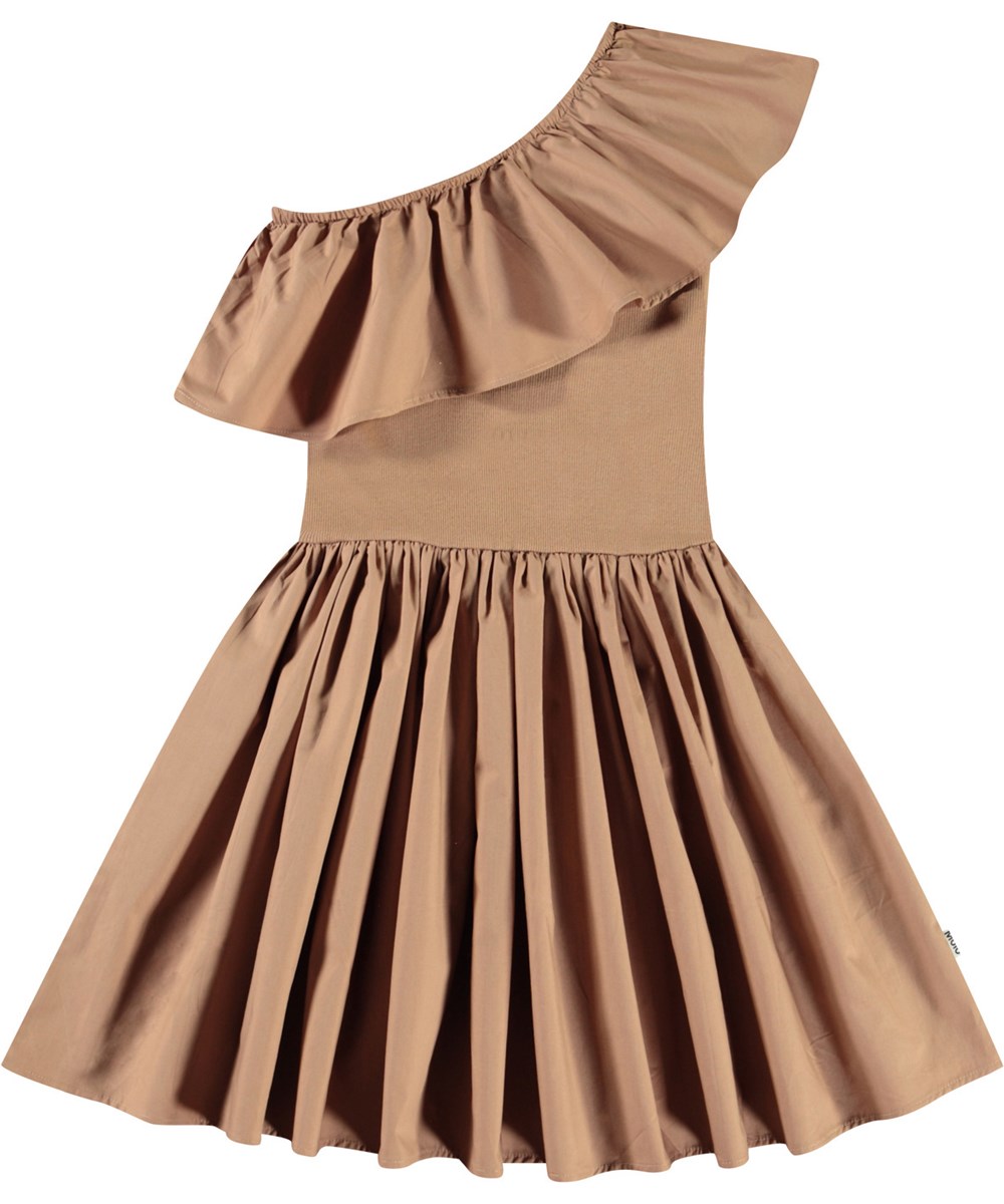 Chloey - Sandalwood - Lysebrun one-shoulder kjole i økologisk bomuld med en bred poplinflæse.
