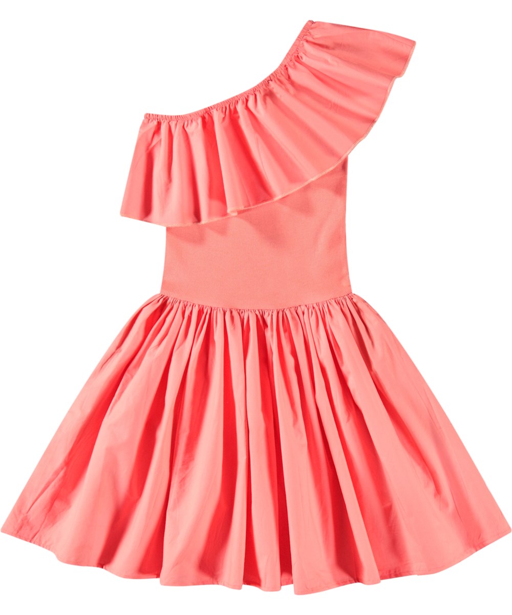 Chloey - Warm Coral - Koralfarvet one-shoulder kjole i økologisk bomuld med en bred poplinflæse.