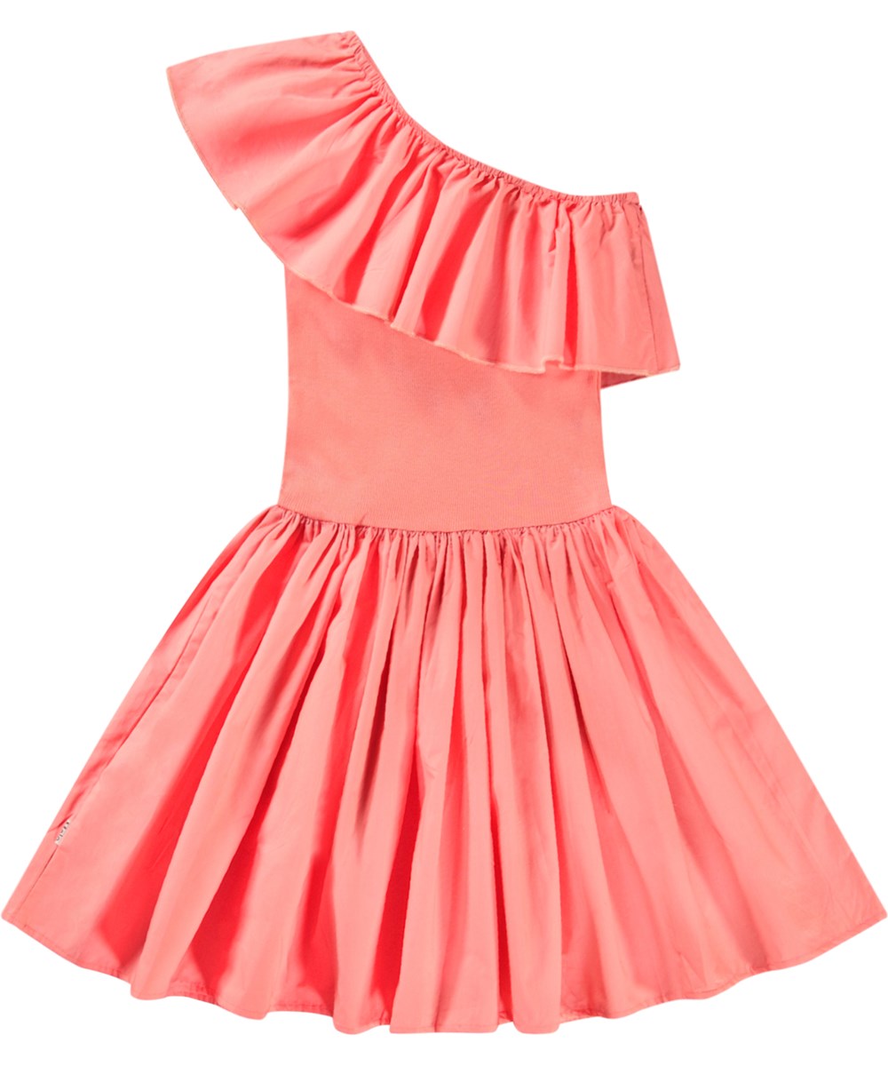 Chloey - Warm Coral - Koralfarvet one-shoulder kjole i økologisk bomuld med en bred poplinflæse.