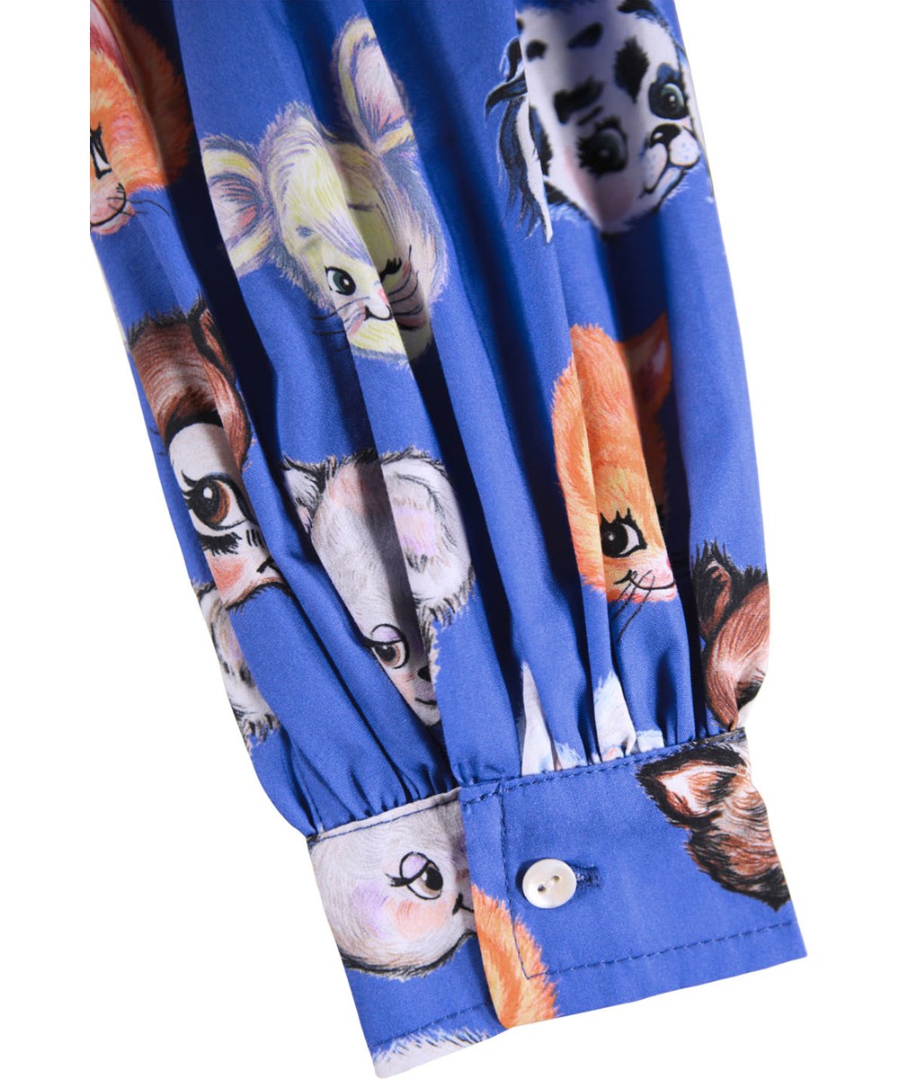 Cleo - Violet Blue - Kort blå kjole i økologisk bomuldspoplin med blomsterprint. 