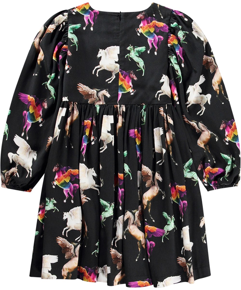 Cocos - Flying Pegasus - Sort elegant kjole i blød viskose med et print af flyvende og farverige pegasuser