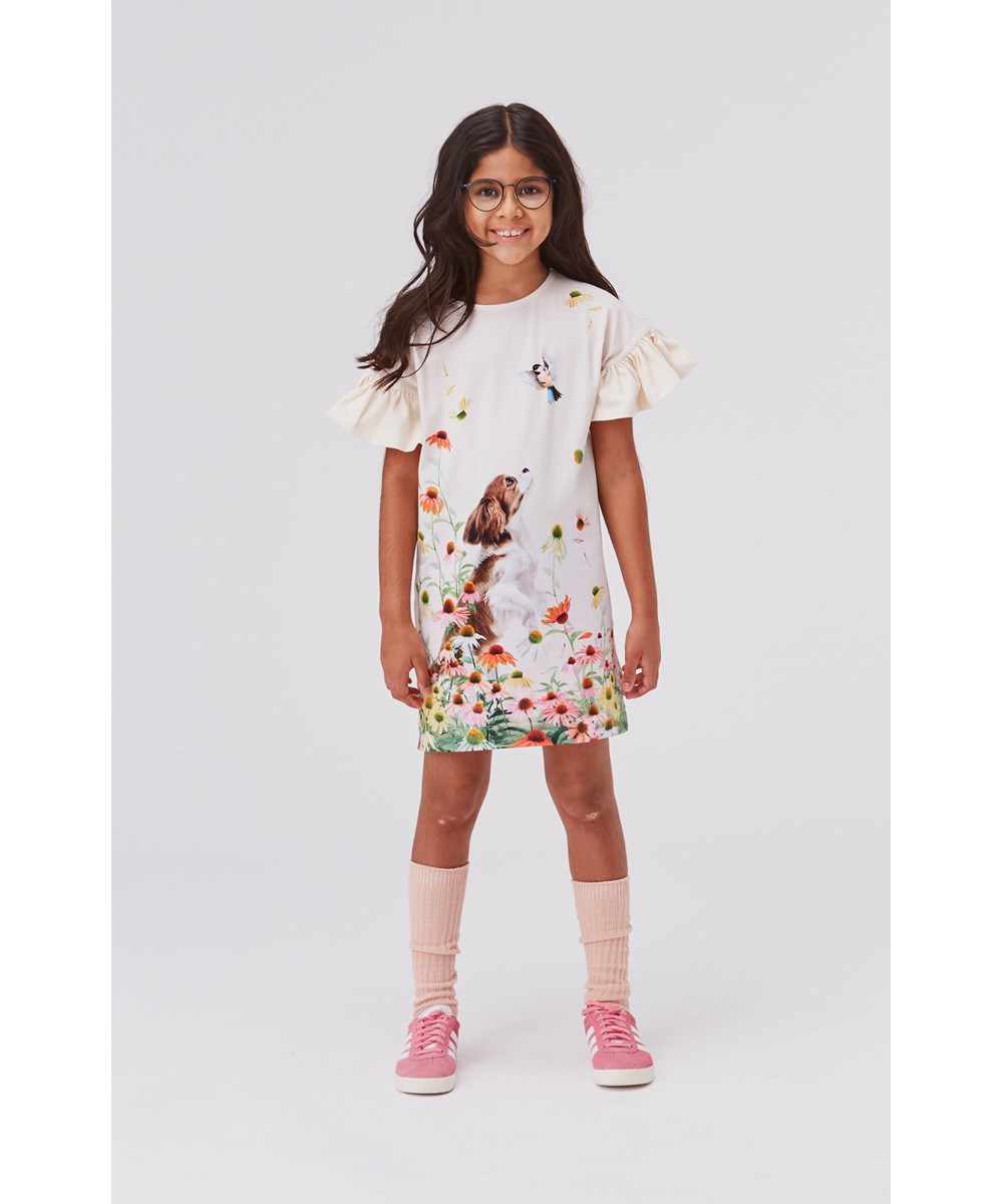 Coralie - Flower Play - Økologisk t-shirt kjole med hud og blomster print