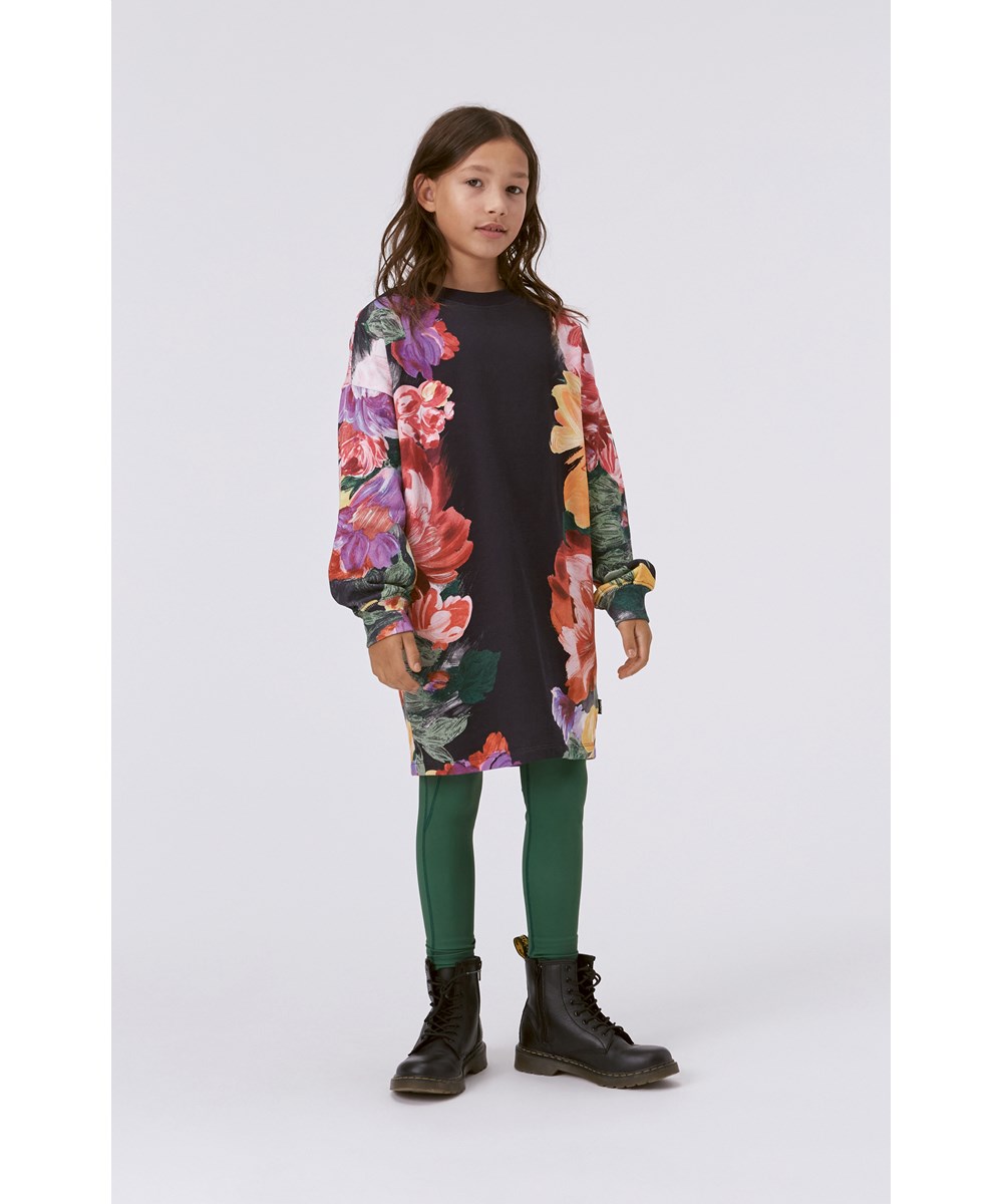 Cyrella - Floral Art - Sort knælang sweatshirtkjole med placement blomsterprint