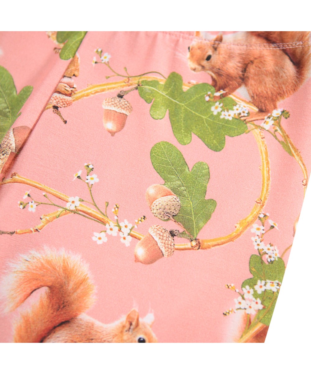 Niki - Squirrel Forest - Rosa leggings med egernprint i økologisk bomuld til børn. 