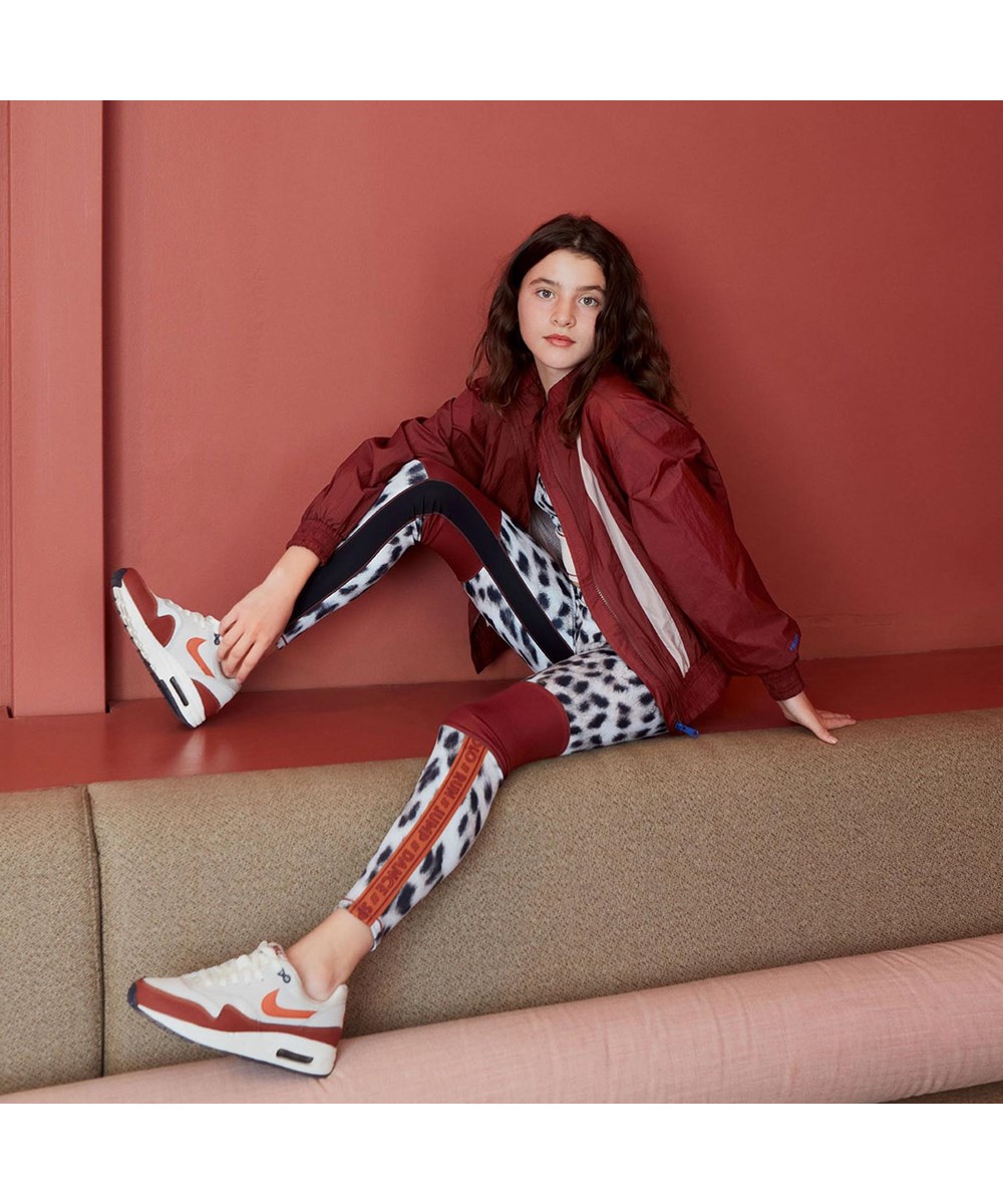 Olympia - Snowy Leo Fur - Sport leggings med sneleopard print