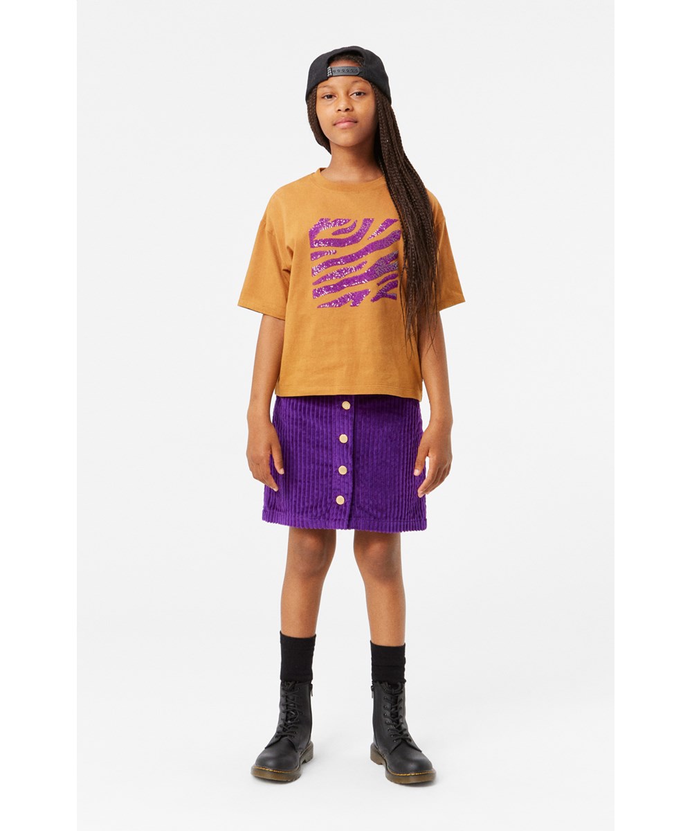 Bera - Warm Purple - Lilla fløjl nederdel med guldfarvede knapper som lukning