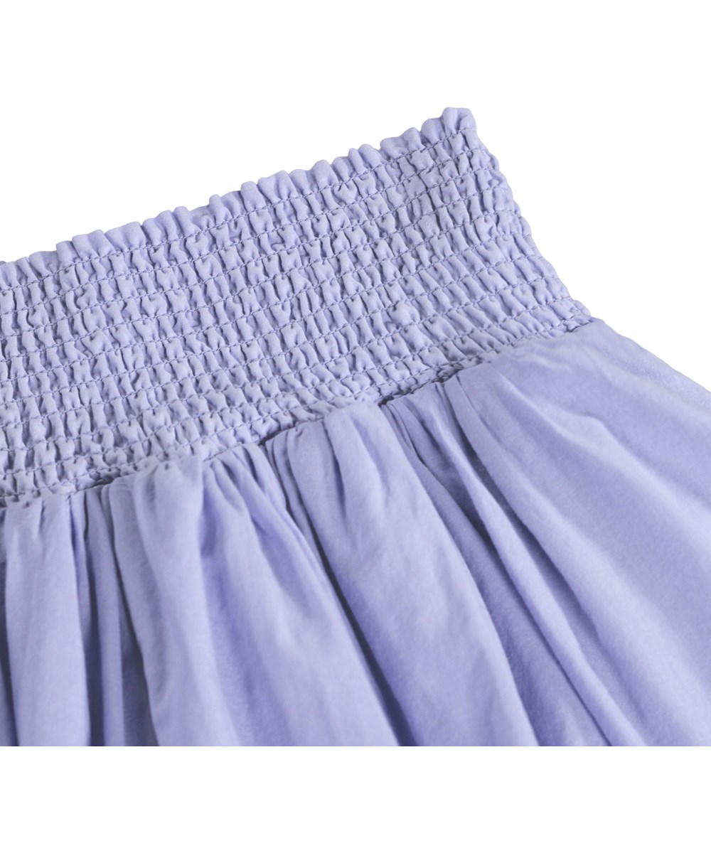 Brenna - Cool Lilac - Lilla, lang nederdel i bomuld, med bred smock i taljen til børn