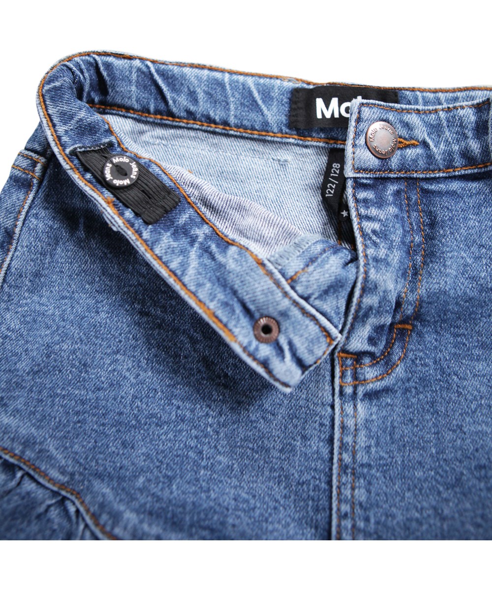 Bridget - Washed Vintage - Blå denim nederdel til børn med et fint flæseskørt forneden.