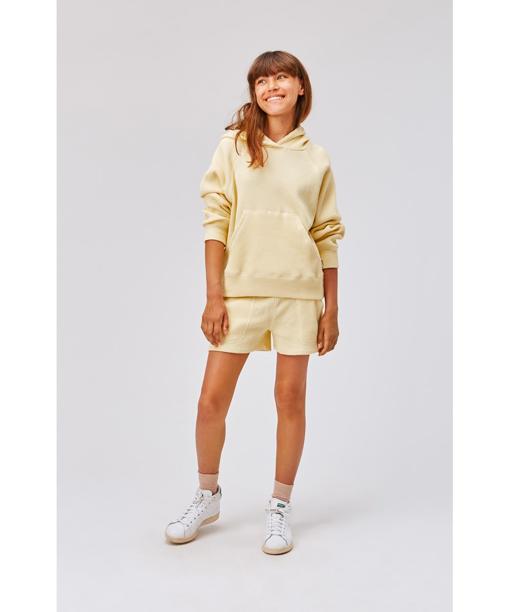 Alida - Vanilla - Gule shorts med vaffel tekstur