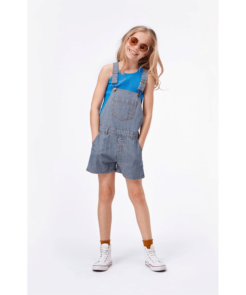 Alikami - Fine Milkboy Stripe - Blå og hvide overall shorts