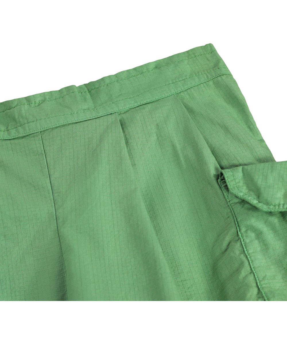 Aud - Groovy Green - Grønne shorts i økologisk bomuld med cargo lommer til børn