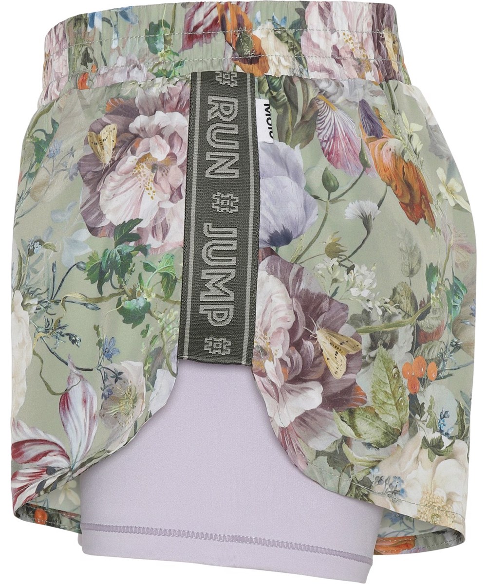 Omari - Green Botanic - Sportsshorts i lysegrøn og lilla med blomster
