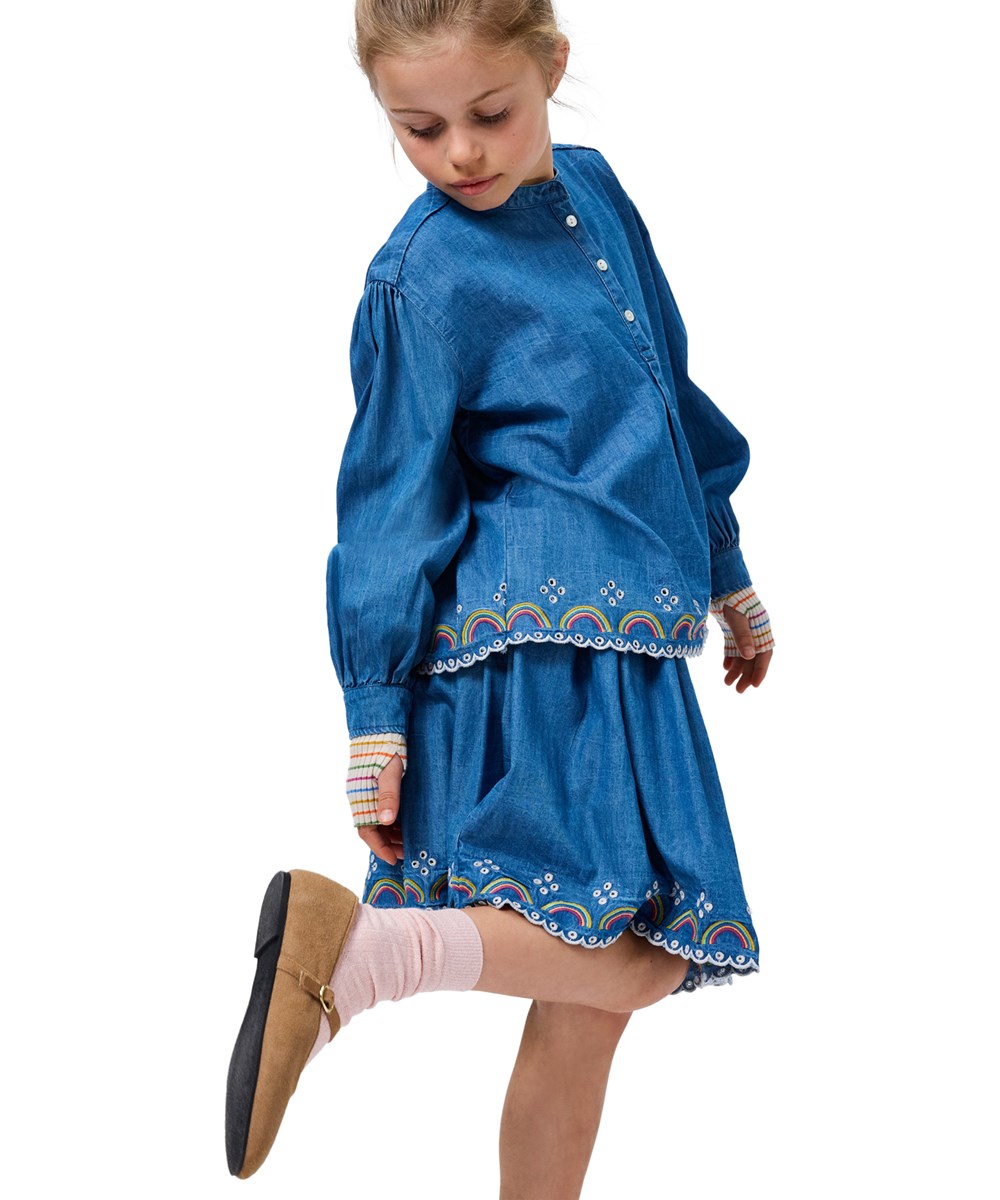 Reanna - Wonder Rainbow - Blå denim skjorte i økologisk bomuld til børn.