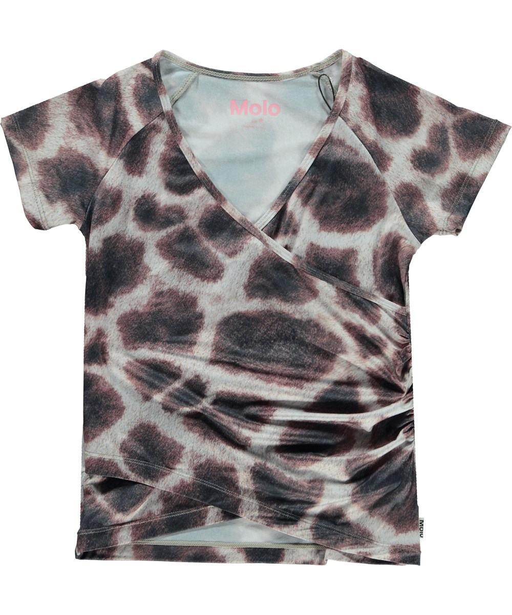 Oaklee - Giraffe - Sports wrap t-shirt med giraf print