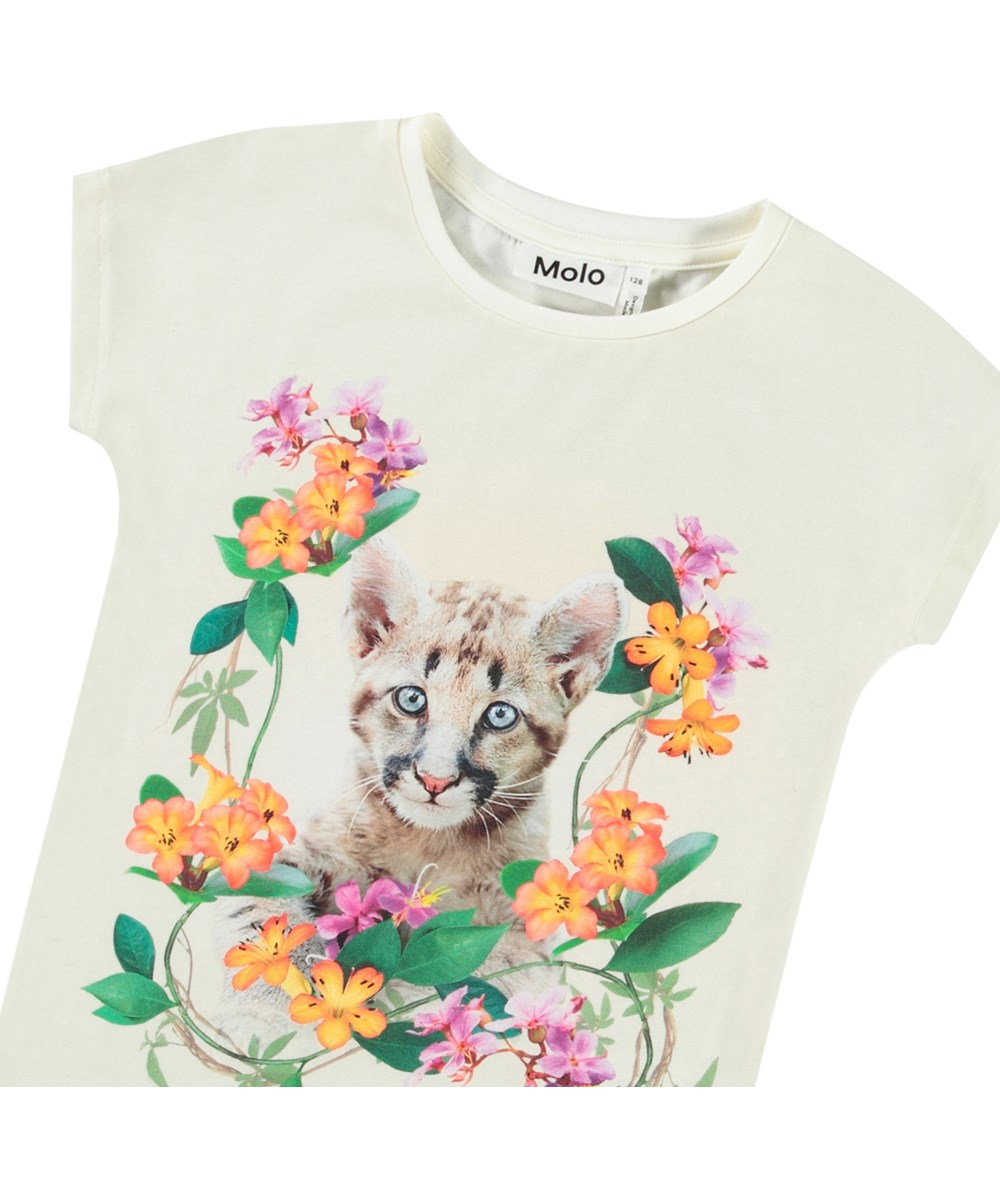 Ragnhilde - Floral Puma - Råhvid t-shirt med print til børn i blødt økologisk bomuld med rund hals og små ærmer.
