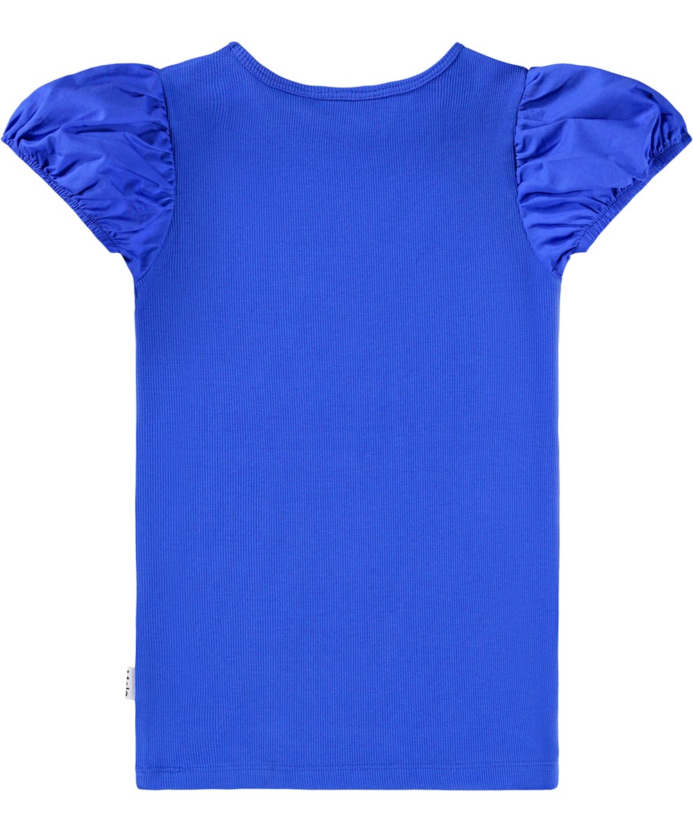 Raluca - Violet Blue - Blå tætsiddende t-shirt til børn i blødt økologisk bomulds rib med rund hals og pufærmer.