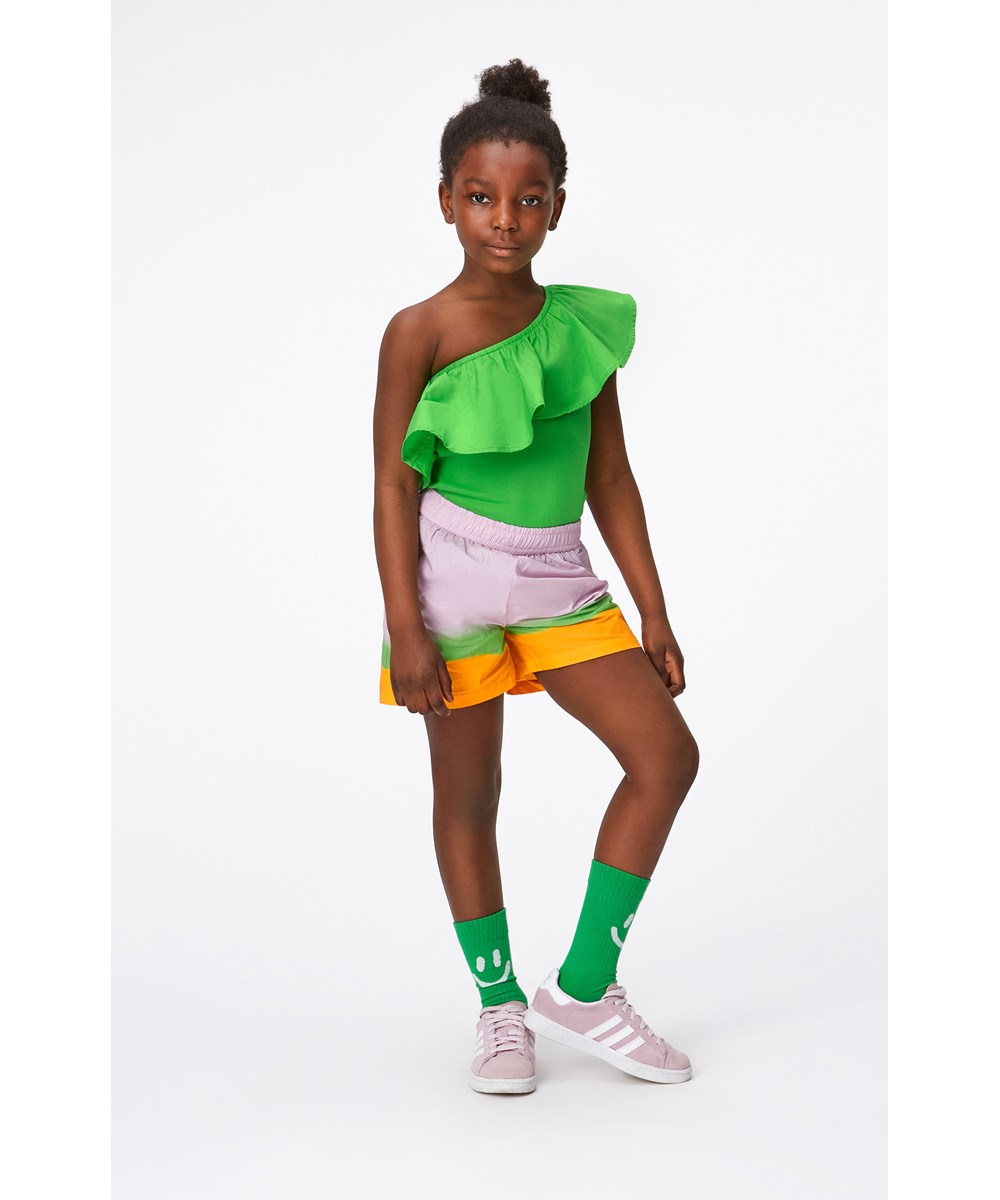 Rebecca - Classic Green - Grøn one-shoulder top i økologisk bomuld med stretch