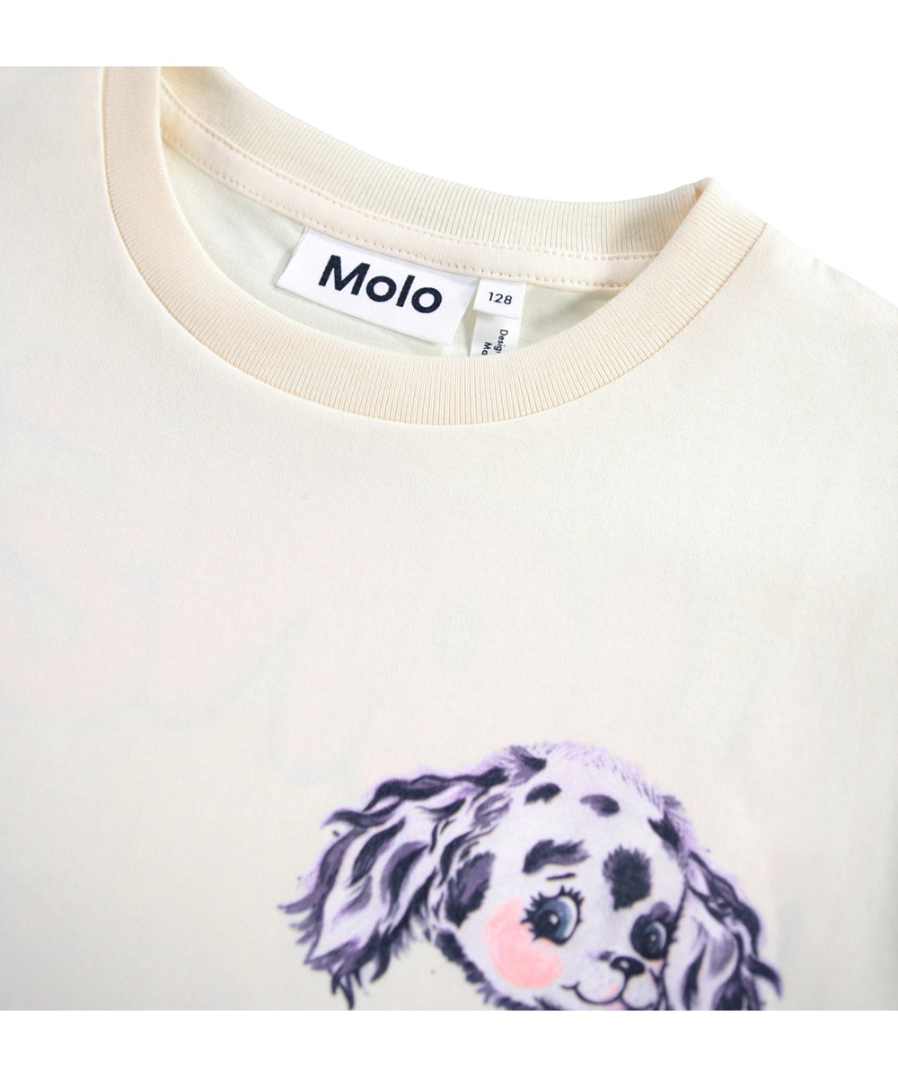 Riley - Buttercream - Råhvid t-shirt til børn i blødt økologisk bomuld med korte ærmer og ribkant i halsen.