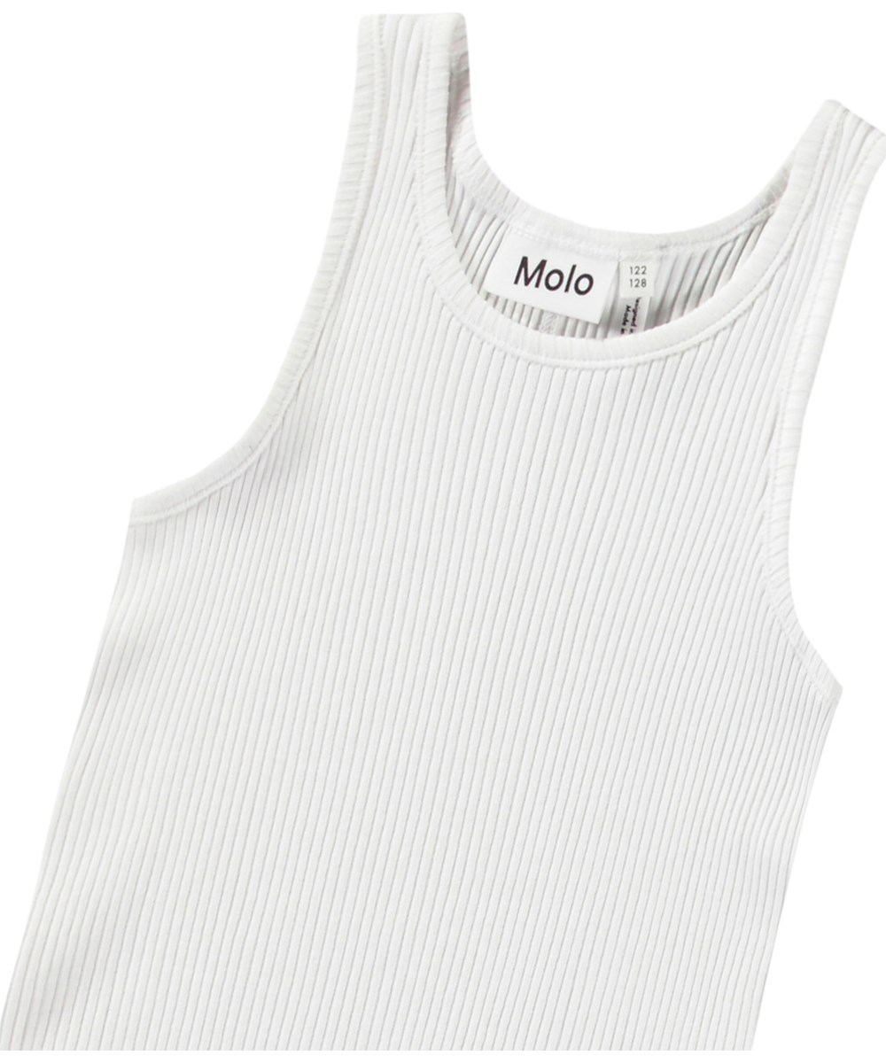 Roberta - Crisp White - Hvid tanktop til børn i blødt økologisk bomuldsrib med rund hals.