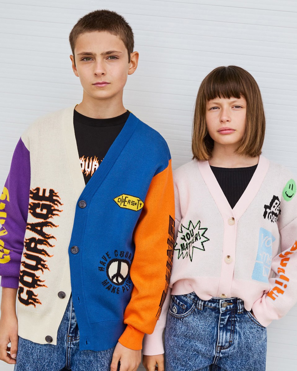 Gilly - Speak Up - Lyserød cardigan til børn i blødt økologisk bomuld med knapper.