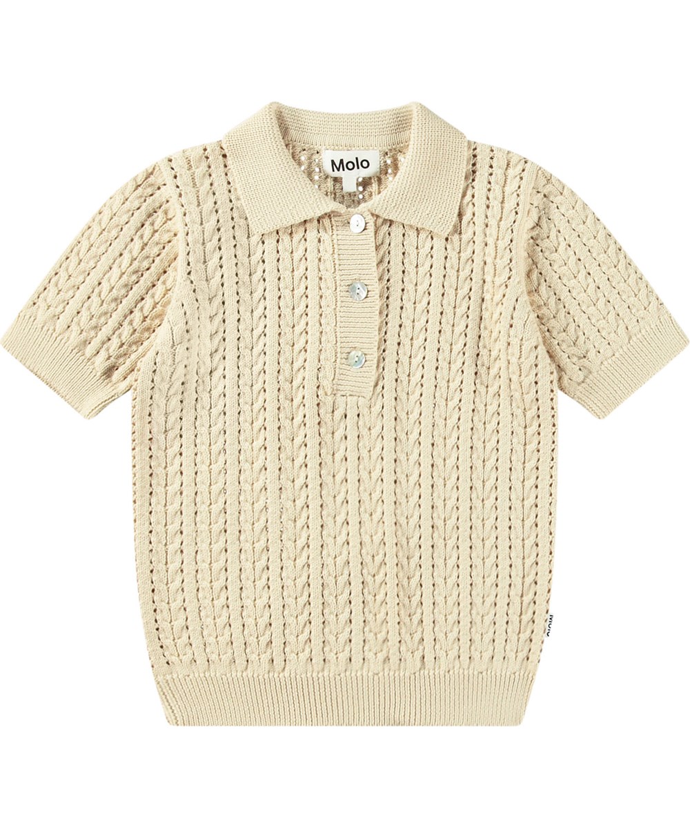 Gretel - Brazilian Sand - Strikket råhvid t-shirt til børn i blødt økologisk bomuld med perlemors knapper.