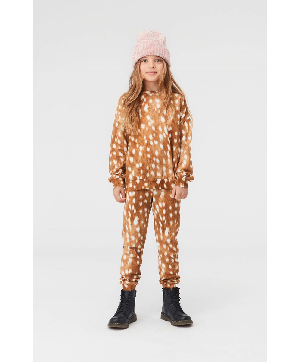Maja - Fawn AOP - Økologisk brun sweatshirt med hvide pletter