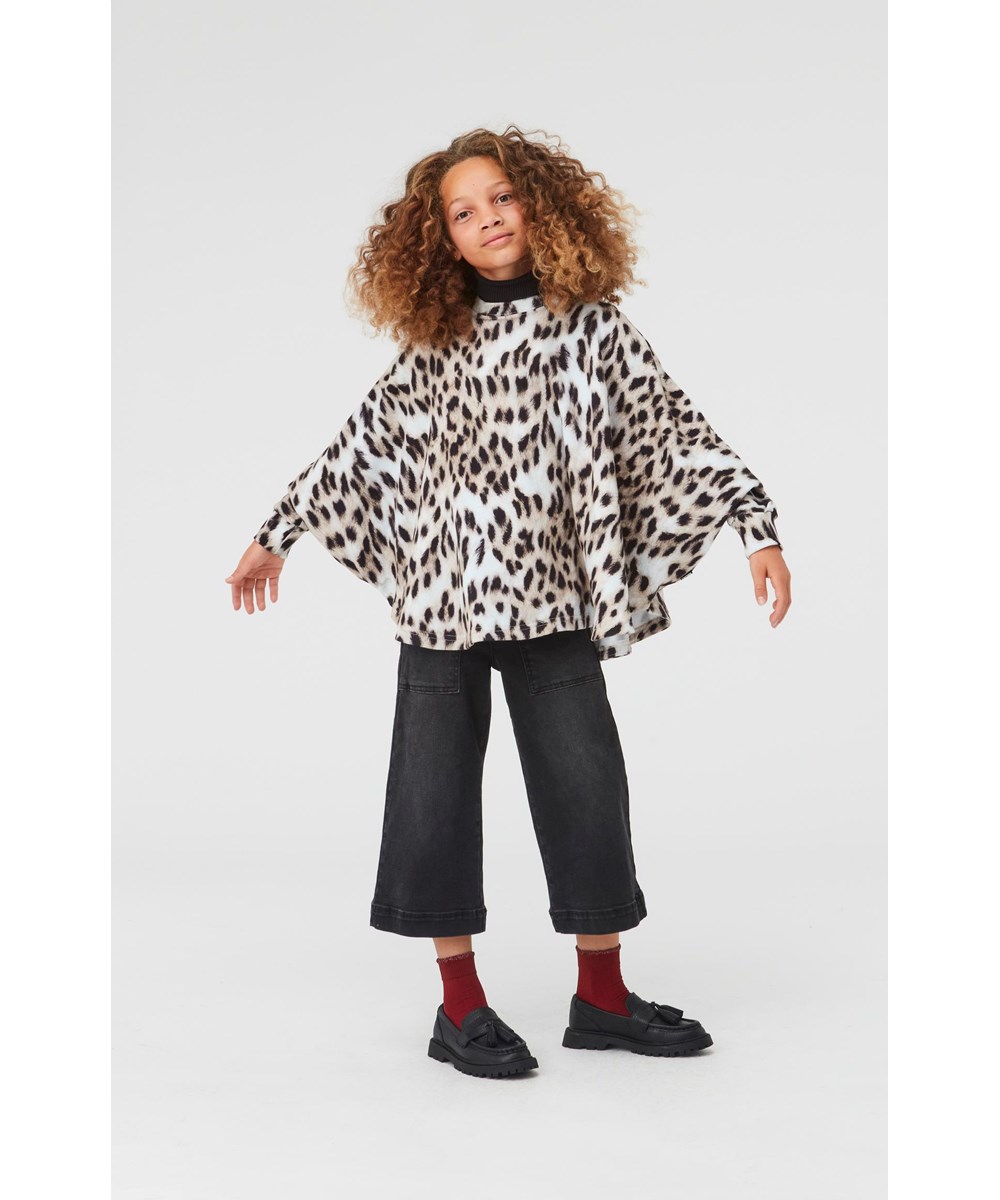 Marcella - Snowy Leo Fur - Økologisk poncho med sneleopard print