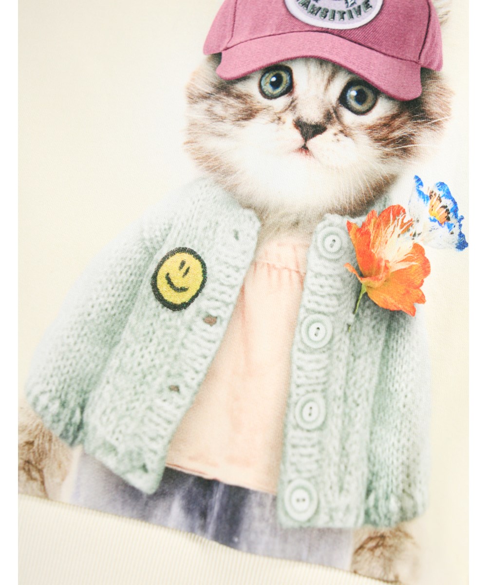Maxi - Kitty Miauu - Råhvid sweatshirt til børn i økologisk bomuld med print af kat iklædt tøj.