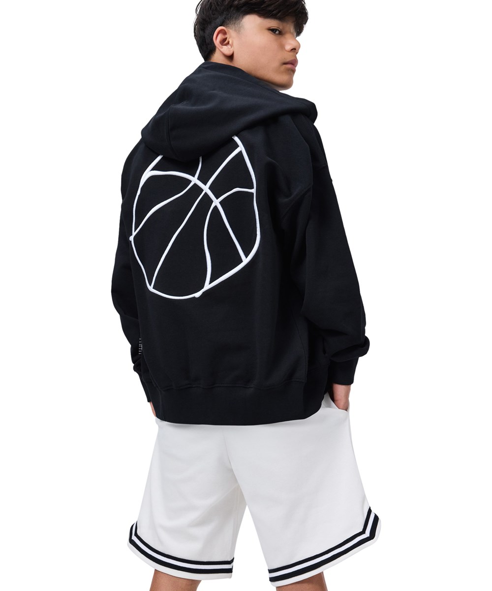 Adeen - Daylight White - Vita, mjuka knälånga basketshorts för barn i ekologisk bomull