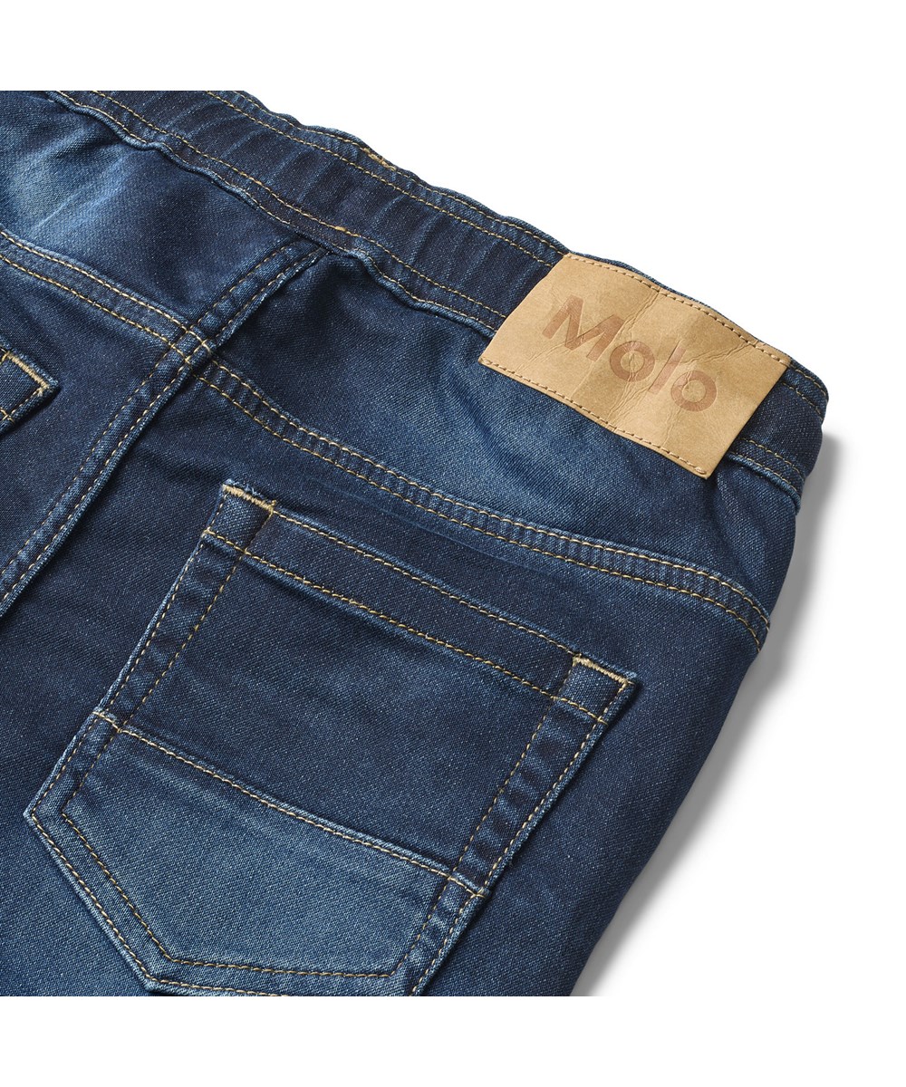 Ali - Dark Indigo - Mörkblå stretchiga jeansshorts.