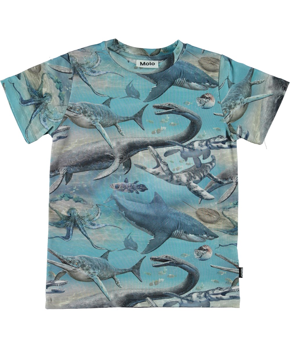 Ralphie - Ancient Seas - Blå t-shirt med hajar och bläckfiskar.