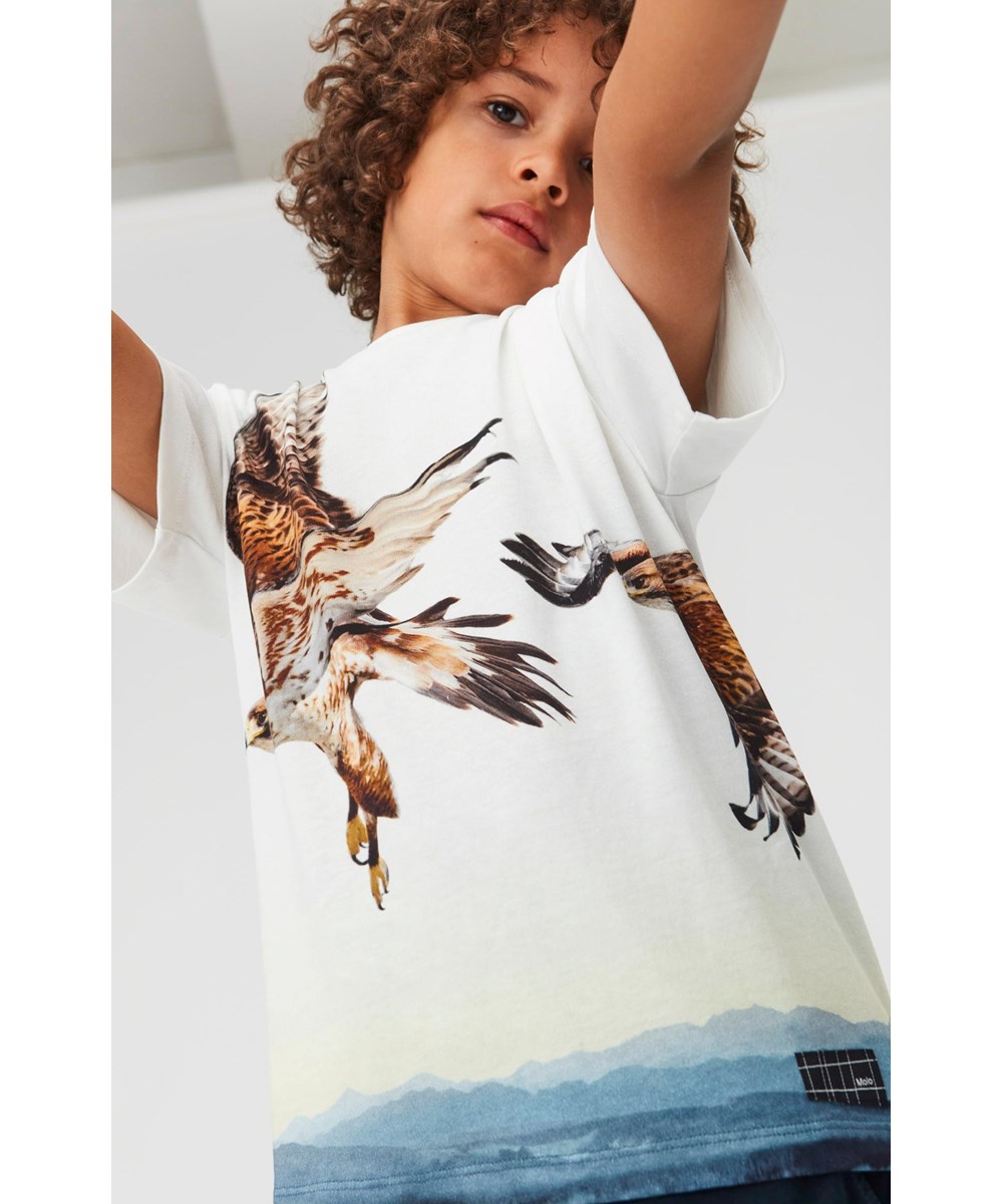 Raveno - Bird Lift Off - Ekologisk vit t-shirt med örnar