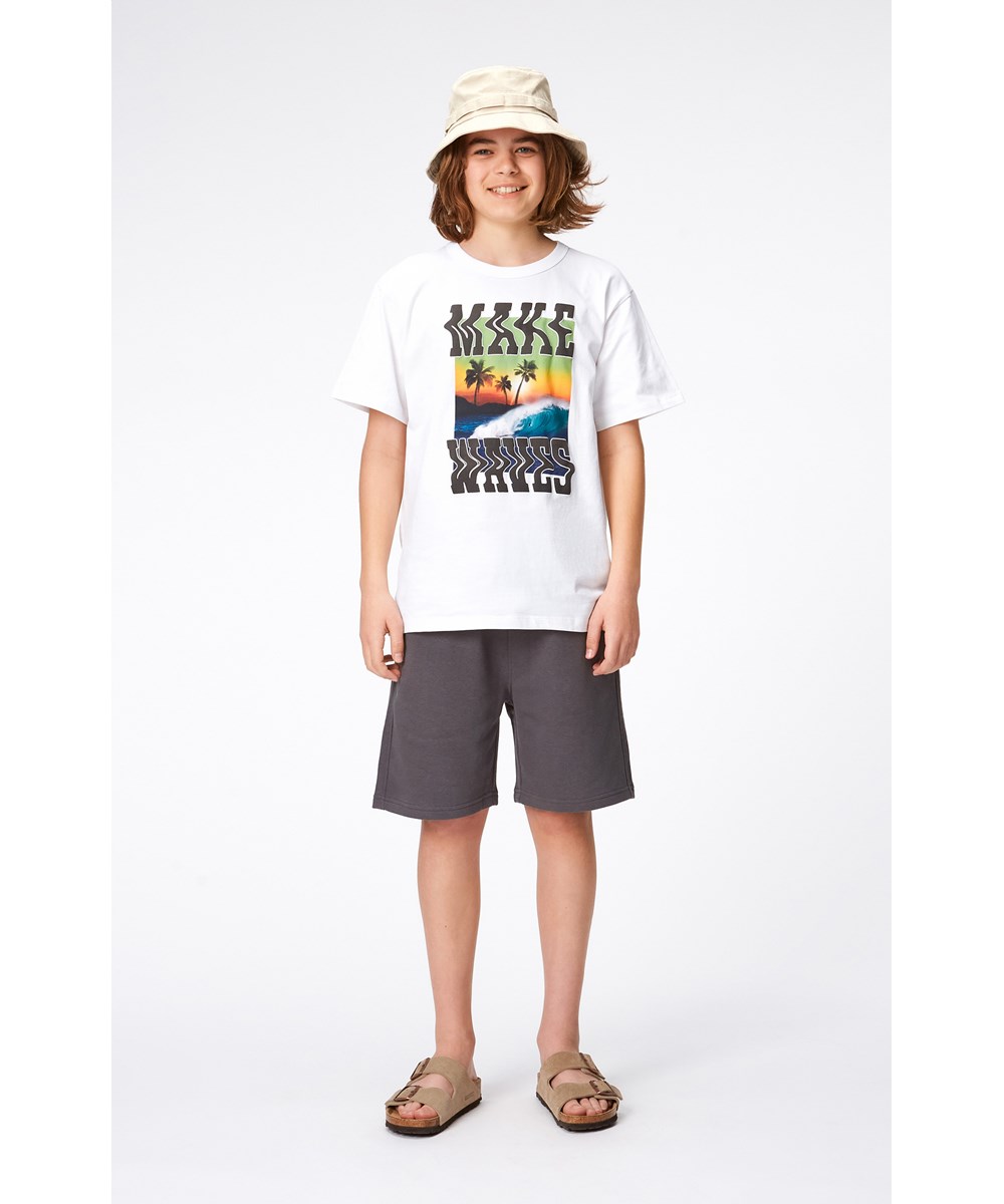 Riley - Make Waves - Vit ekologisk t-shirt med make waves mönster.