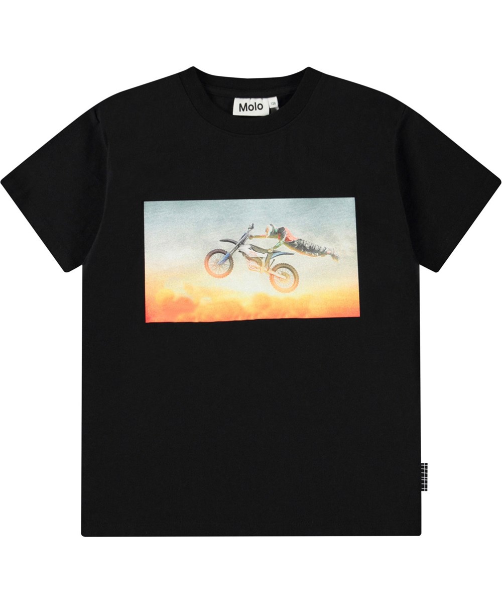 Riley - Black - T-shirt med tryck för barn i mjuk ekologisk bomull med korta ärmar och ribbad halsringning.