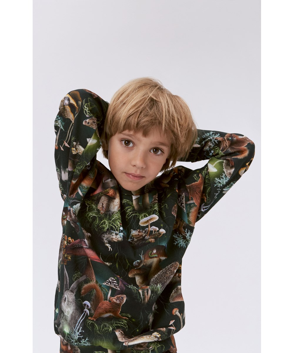 Rill - Fungi Life - Grön ekologisk långärmad t-shirt med svampmönster.