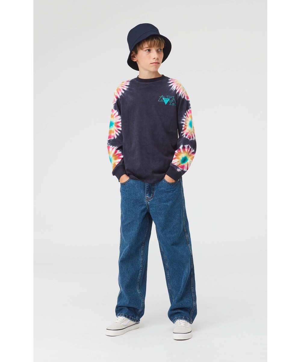 Rin - Navy Tie Dye - Blå tröja med batikmönster på ärmarna