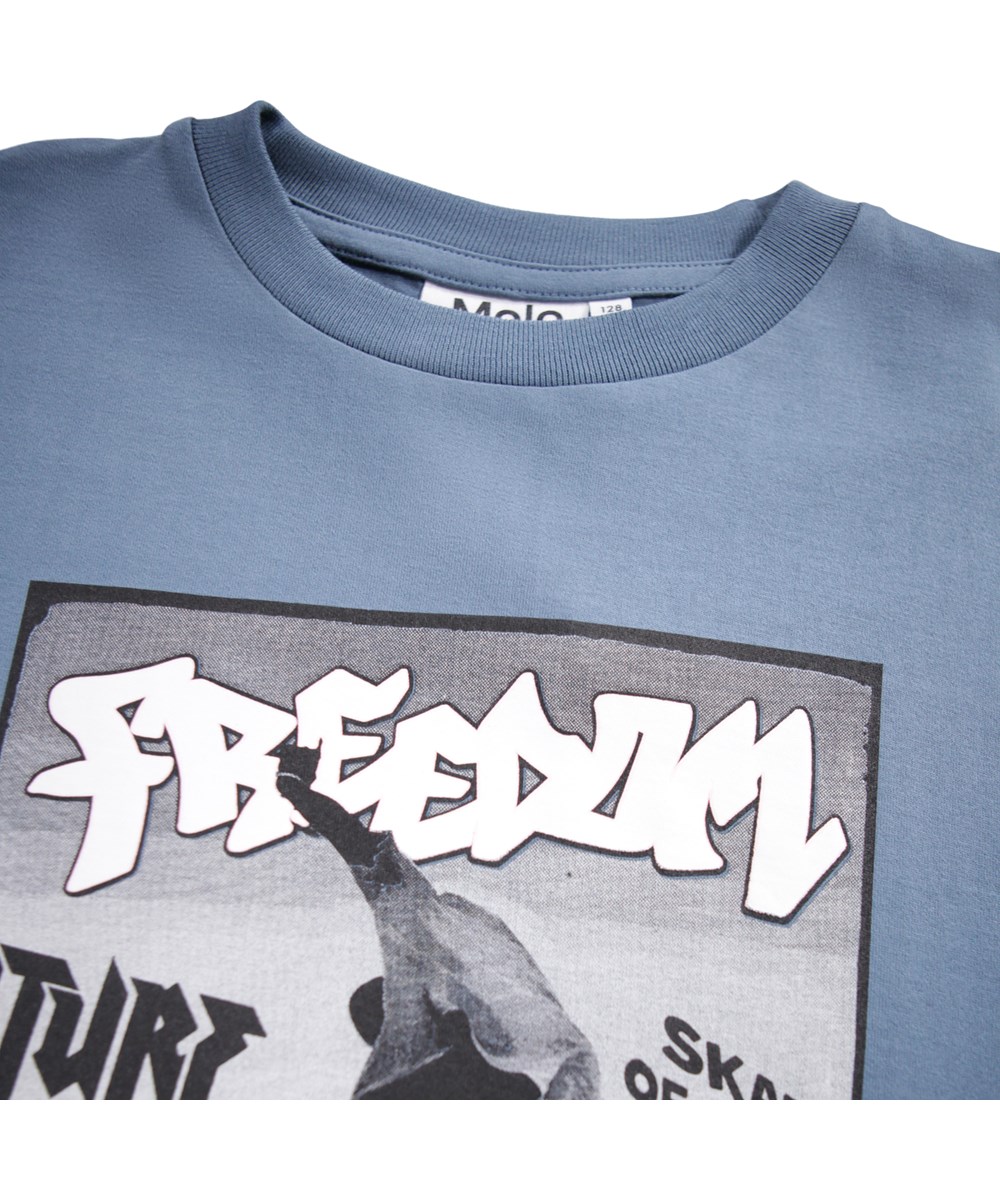 Rodney - Freedom Skate - Svart oversize T-shirt för barn i mjuk ekologisk bomull med tryck, korta ärmar och en ribbad halsringning.