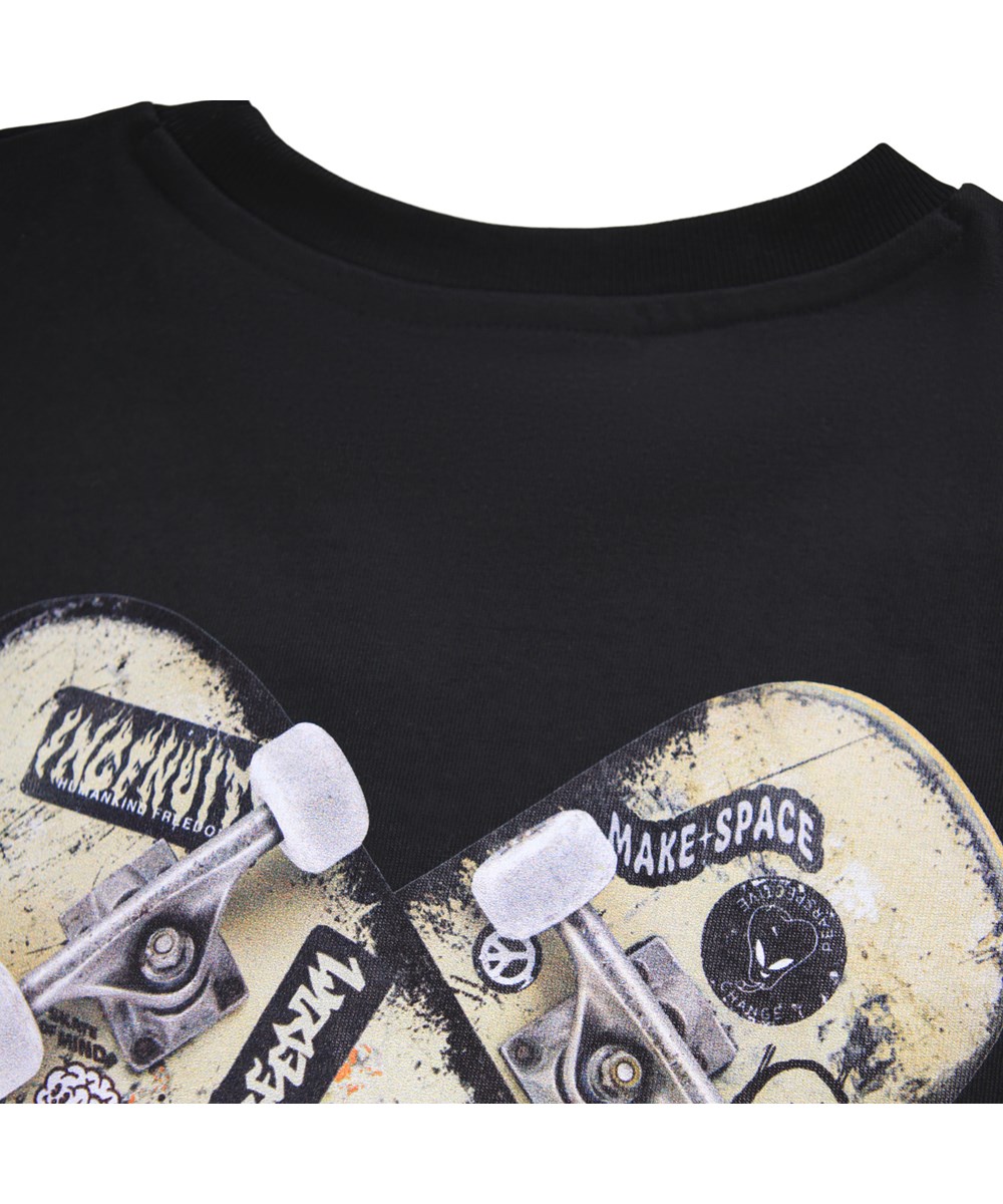 Rodney - Skate Love - Svart oversize T-shirt för barn i mjuk ekologisk bomull med korta ärmar och en ribbad halsringning.