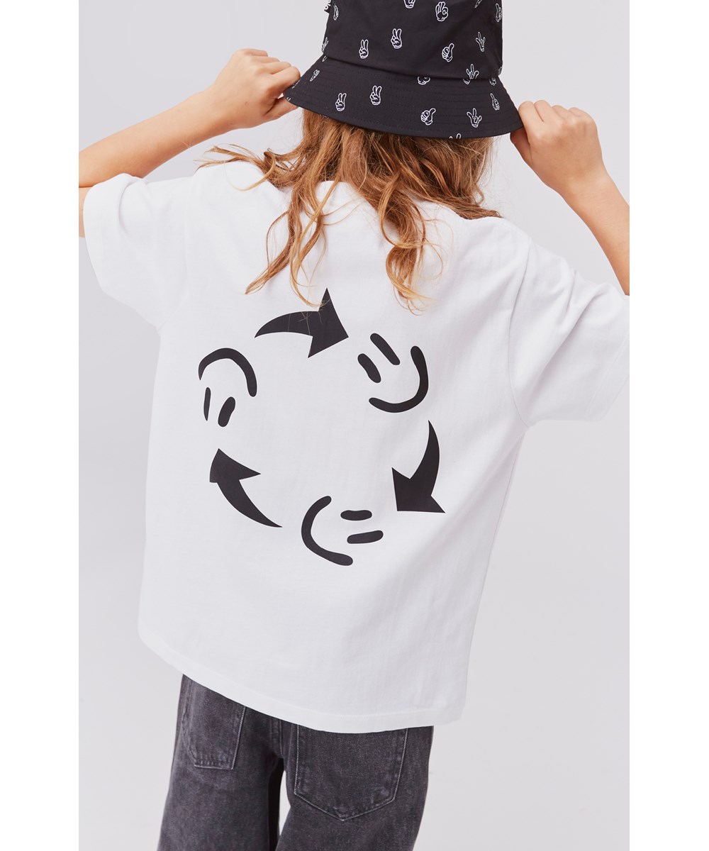 Rodney - Smile On - Ekologisk vit t-shirt med smileys.