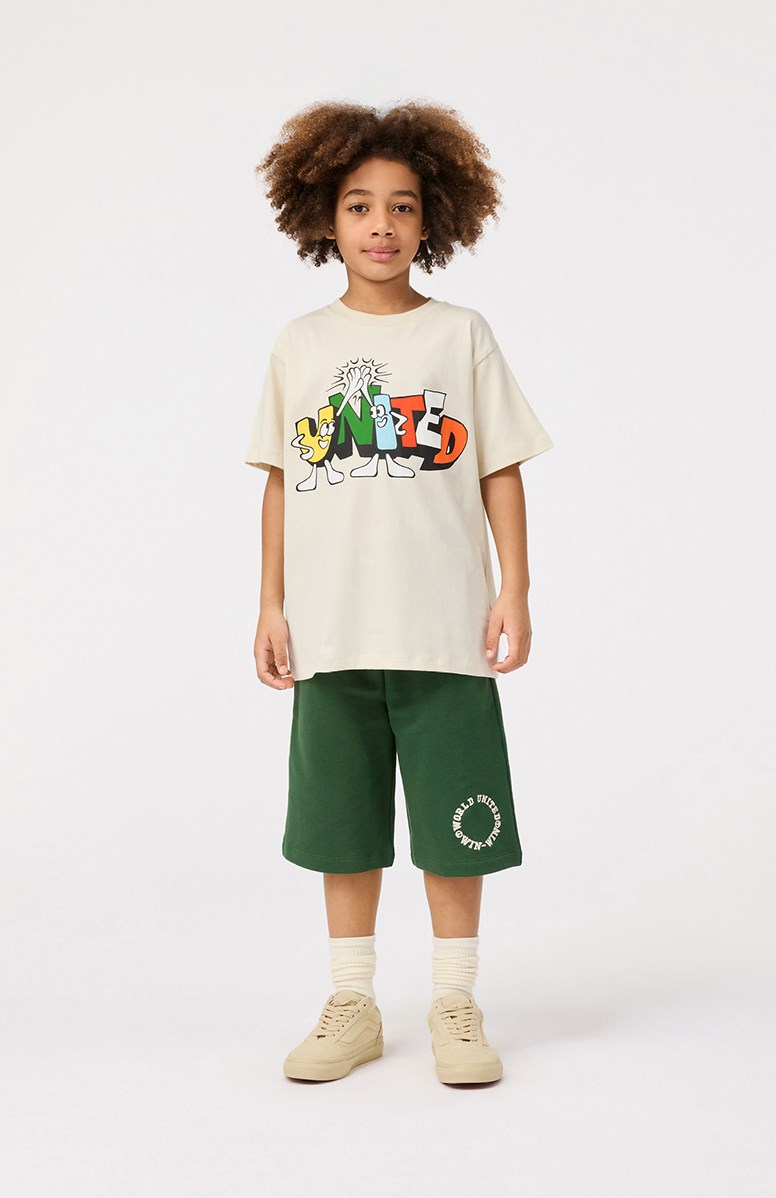 Rodney - United - Off-white t-shirt med tryck för barn i ekologisk bomull med korta ärmar och ribbad halsringning.