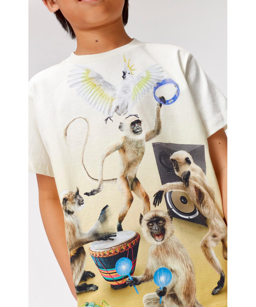 Roxo - Dancing Monkeys - T-shirt med dansande apor och instrument.